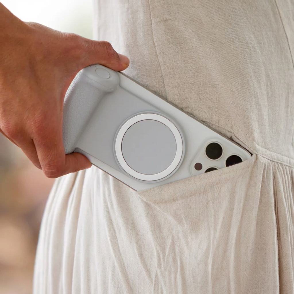 ProGrip Slipp™ är ett magnetiskt kamera-grepp som förvandlar din mobil till en proffskamera